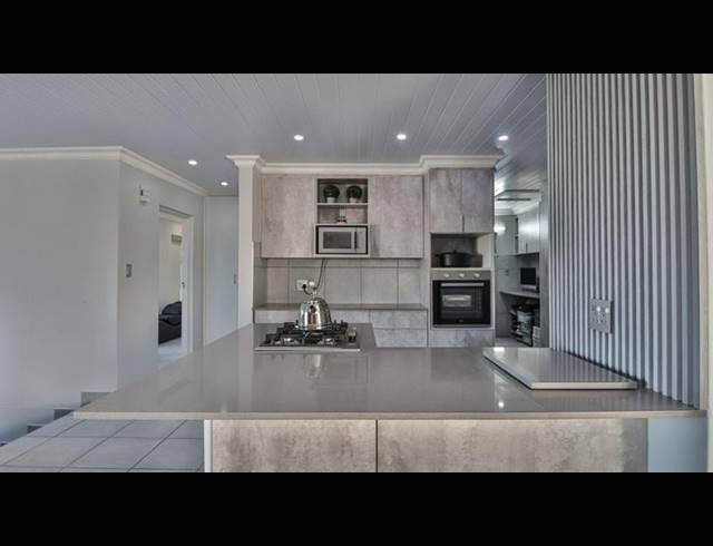 5 BEDROOM HOUSE FOR SALE IN MOSSEL BAY GOLF ESTATE